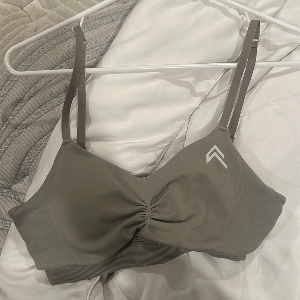 COPY - Warm sand oner active effortless sports bra